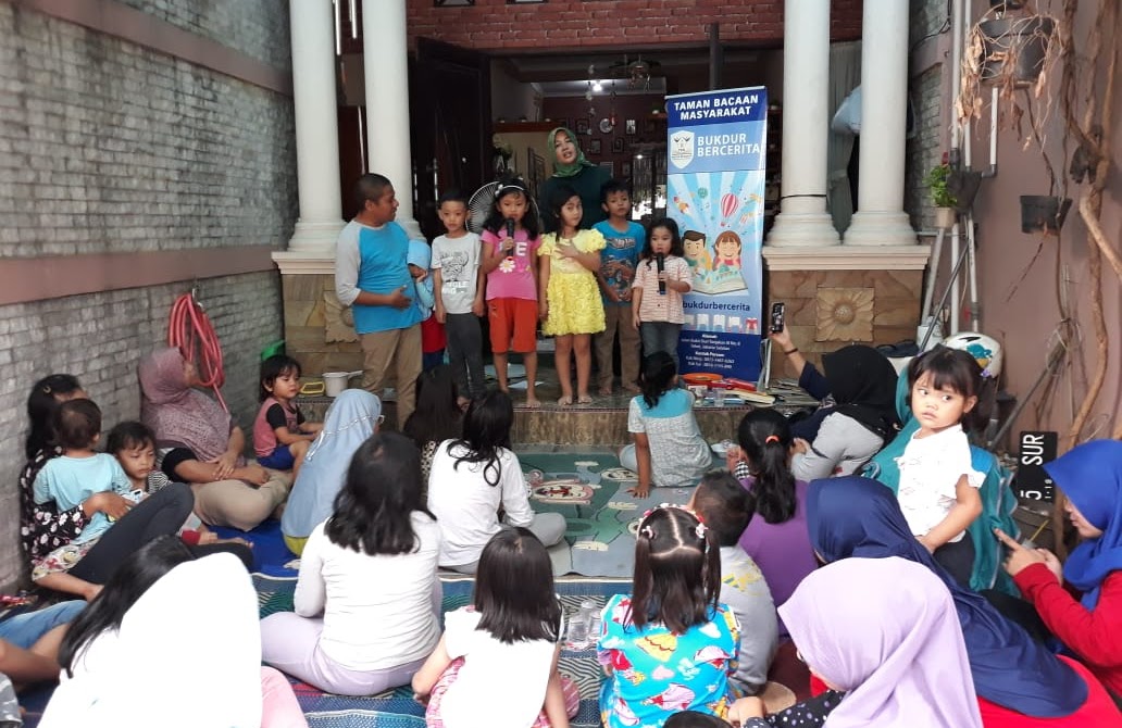 TBM Bukit Duri Bercerita, Berbagi Kebahagiaan bagi Warga Sekitar