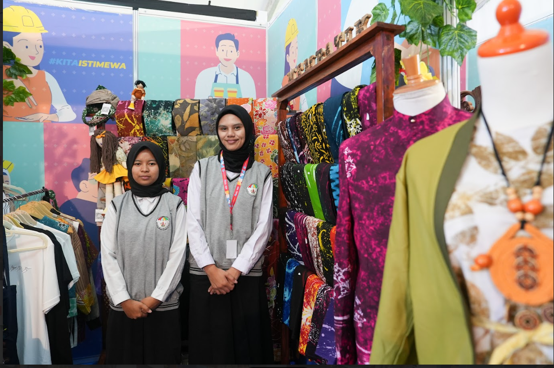 Kolaborasi dengan SLBN Sragen,  Mahasiswa ISI Surakarta Kembangkan Batik Parang Gading