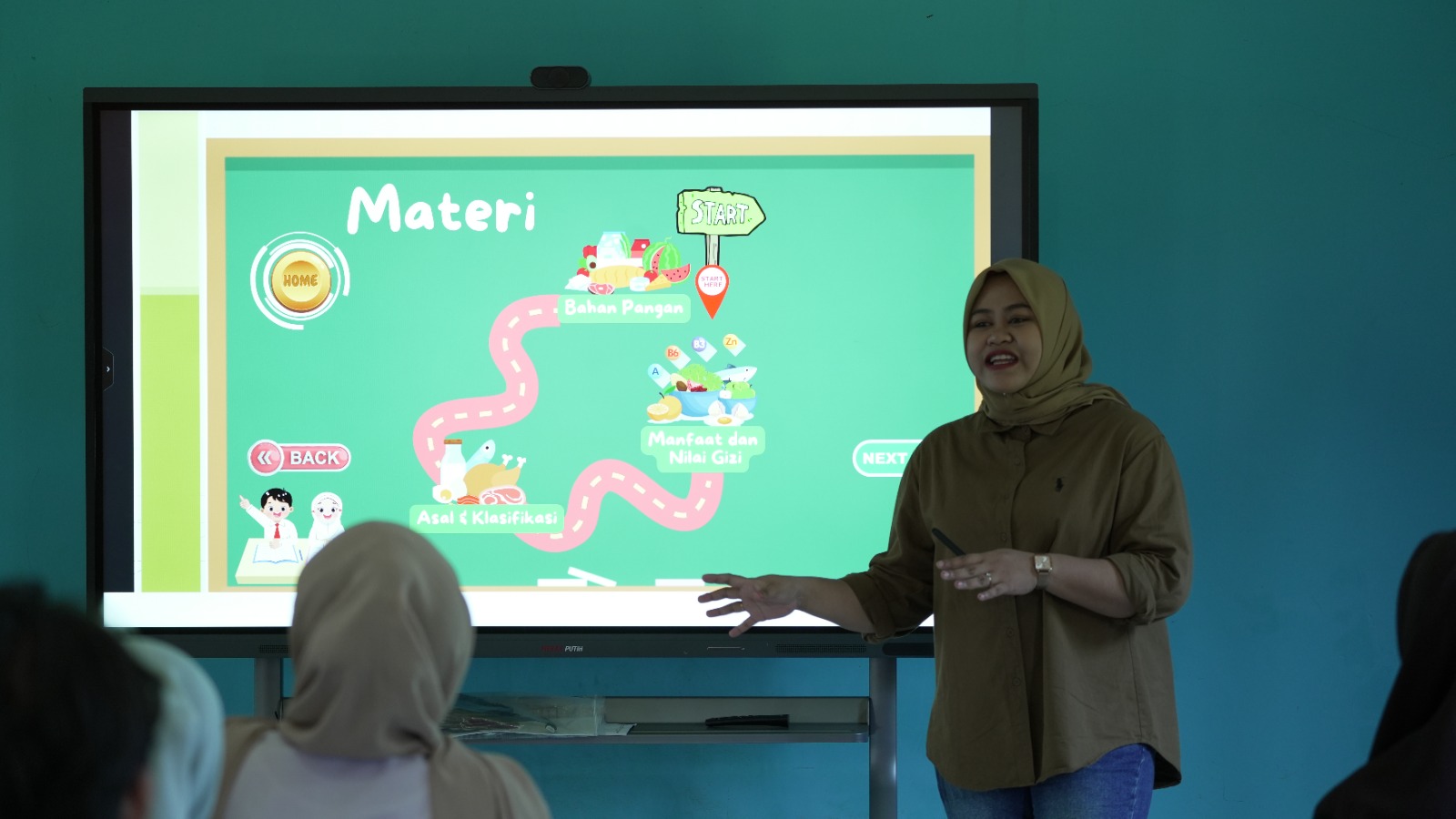 SKB Boto Wujudkan Pembelajaran Partisipatif melalui Papan Interaktif Digital