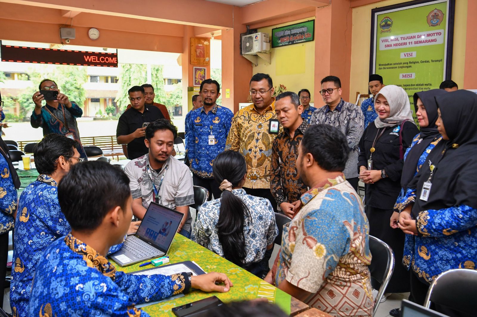 Kunjungi SMA dan SMK di Semarang, Wamendikdasmen Fajar Tegaskan SPMB Berjalan Baik