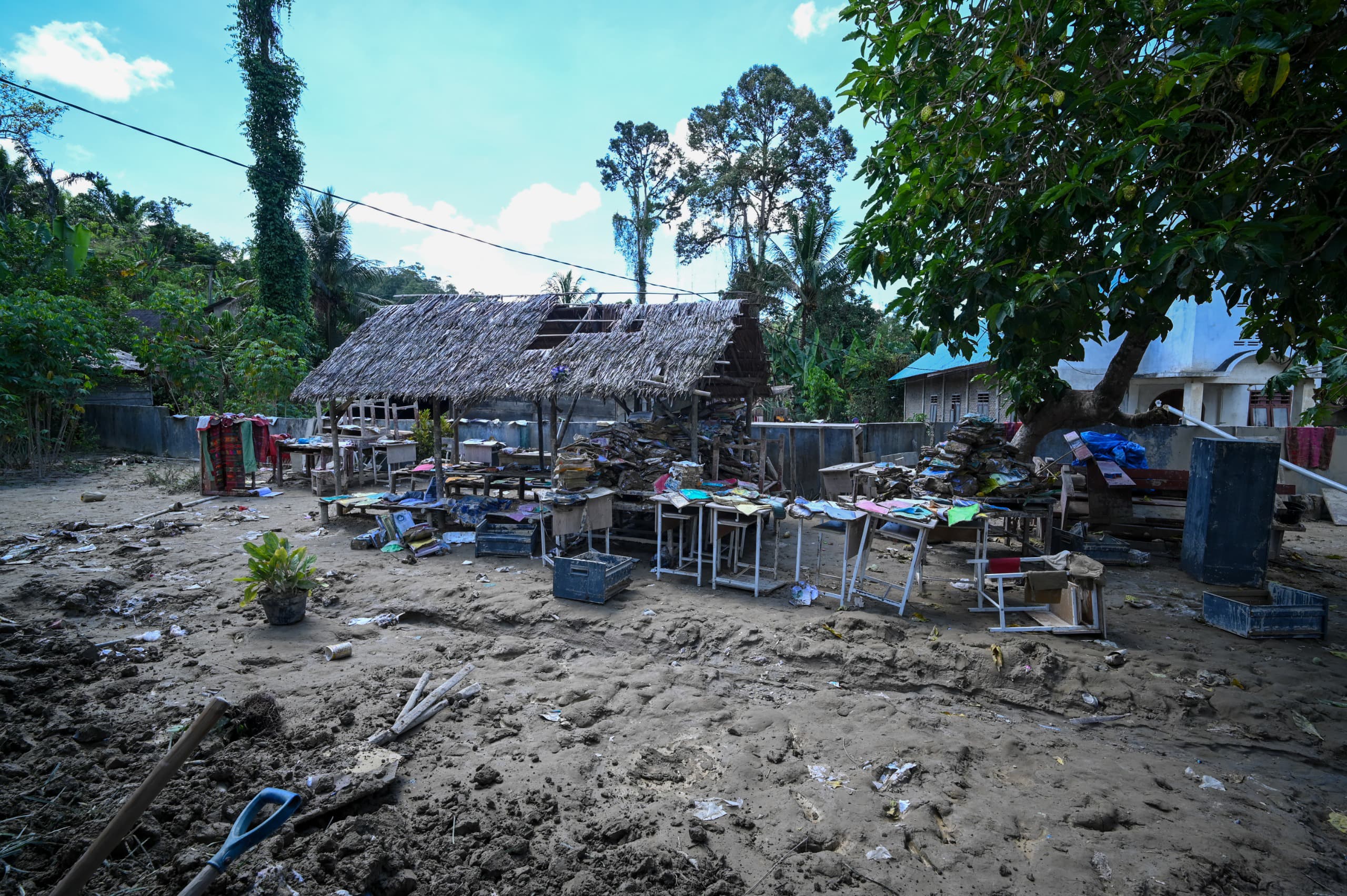 Kemendikdasmen Terbitkan Kebijakan Pembelajaran bagi Satuan Pendidikan Terdampak Bencana