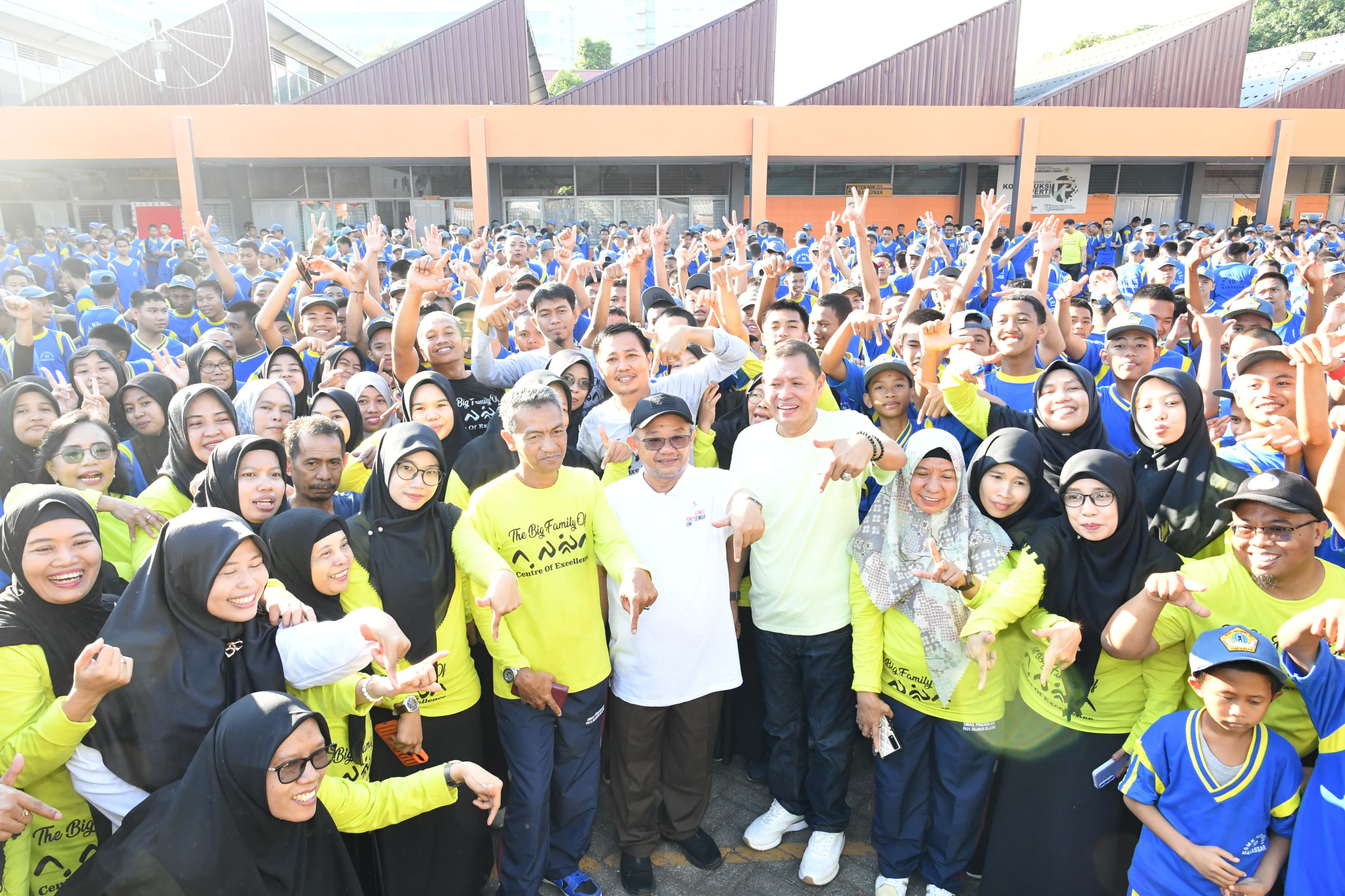 Mendikdasmen Kunjungi SMKN 10 Makassar, Ajak Siswa Wujudkan Indonesia Hebat