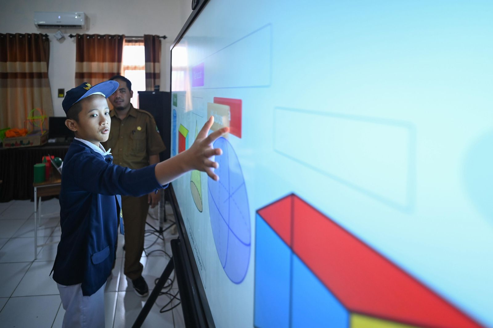 Semangat Baru Siswa SLB Negeri Tritura karena Belajar Menggunakan IFP