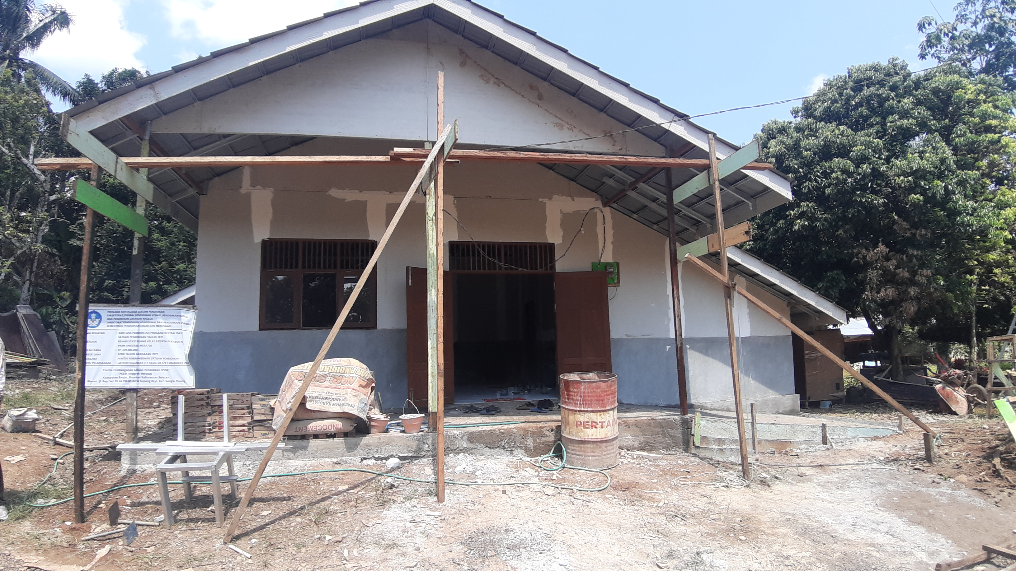 Tidak Berdinding Kayu Lagi, Revitalisasi PKBM Anggrek Meratus Jadi Harapan Masyarakat