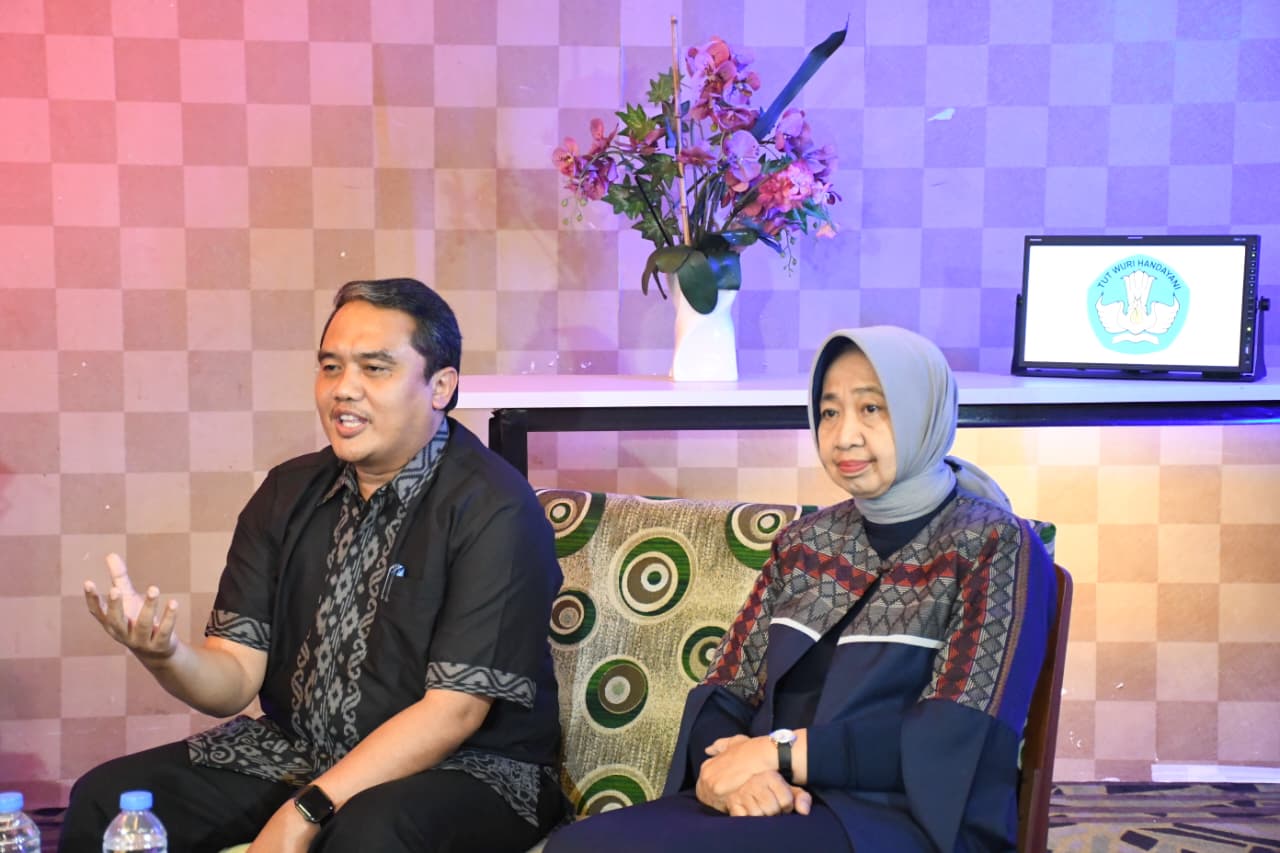 Memperkuat Literasi, Membangun Masyarakat Cakap dan Mandiri