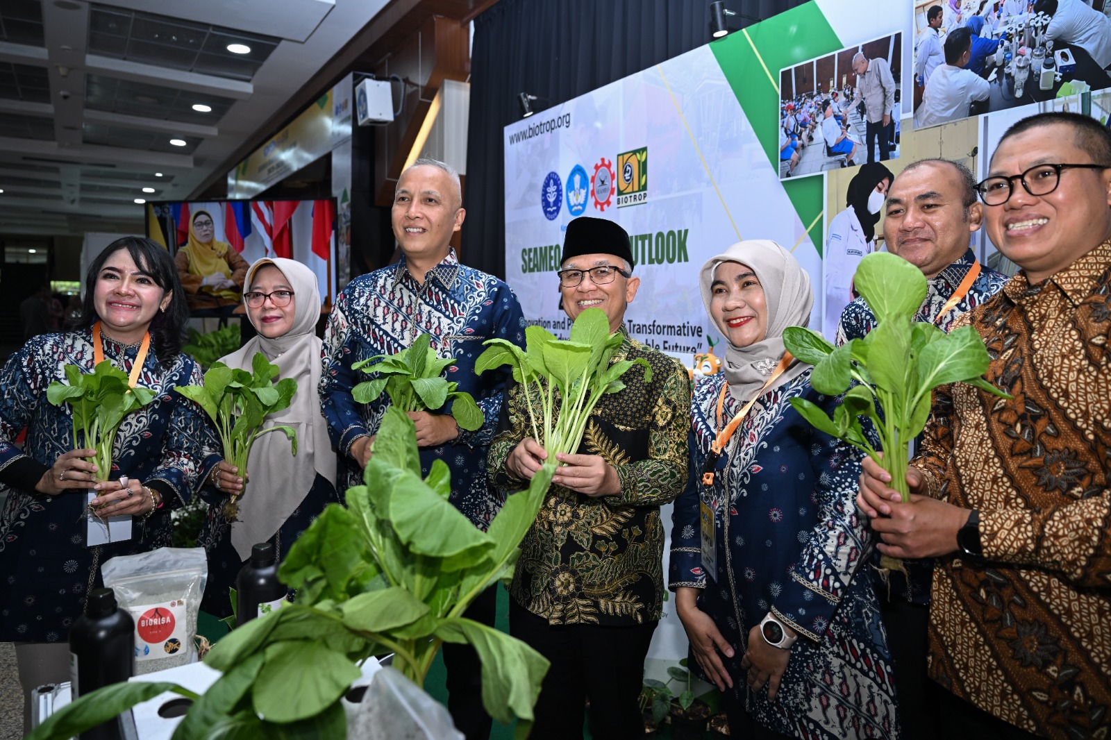 Wamen Atip Dorong Sekolah Jadi Inovator Pelestari  Lingkungan dan Ketahanan Pangan