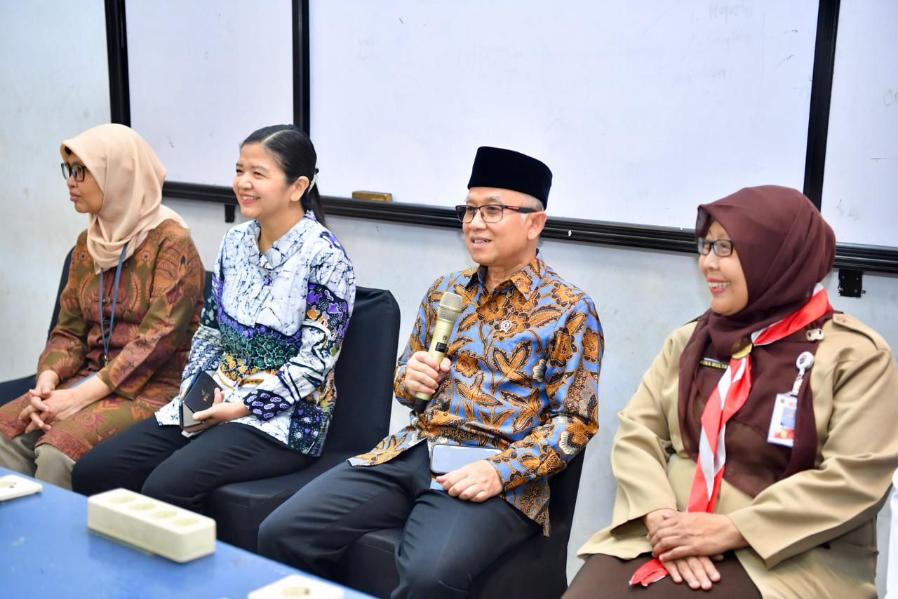 Pantau Hari Ketiga Pelaksanaan TKA di Jakarta, Wamen Atip Dorong Semangat Jujur dan Gembira