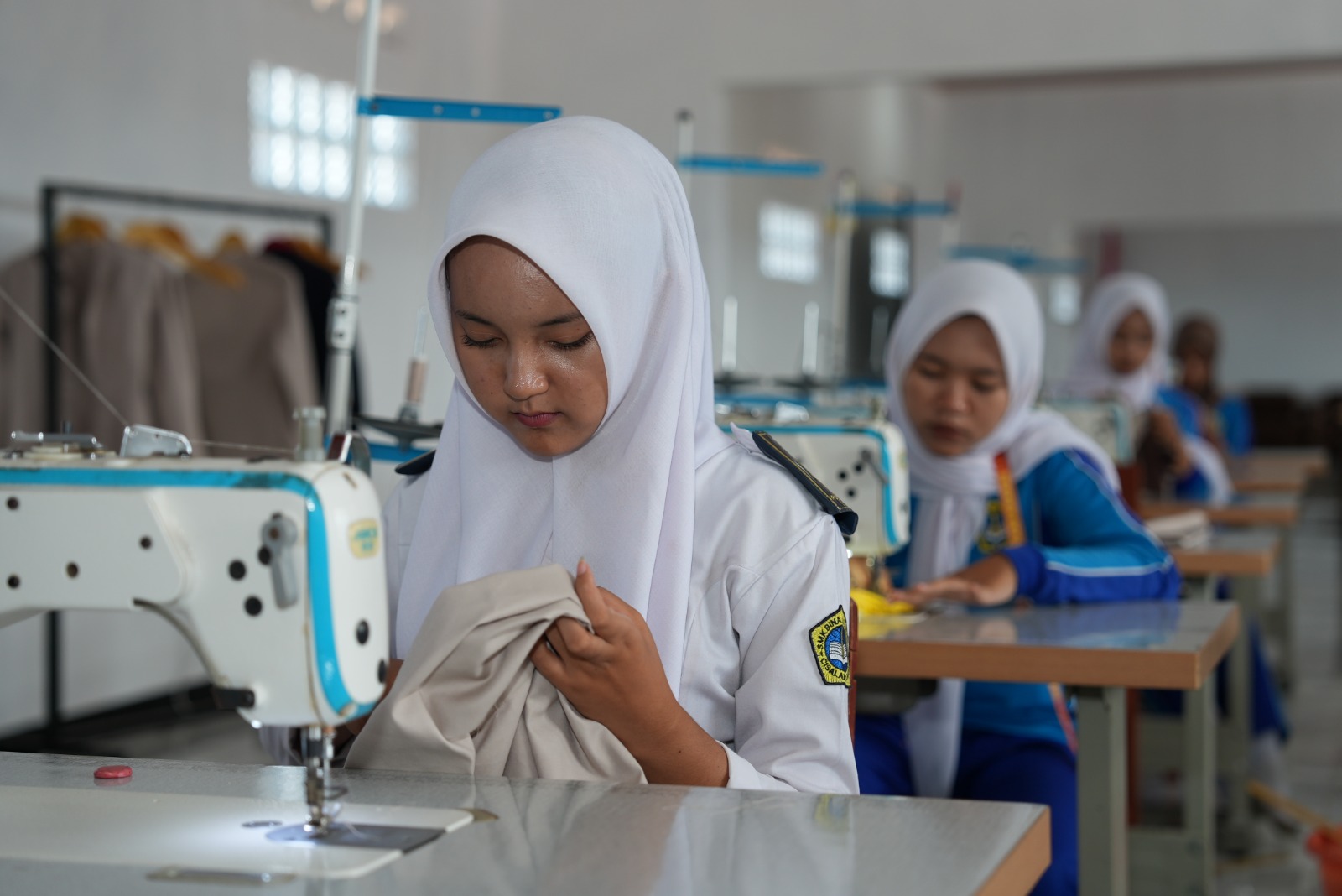 Bangun Kemandirian, Tefa Busana Jadi Wadah Produksi dan Pembelajaran Murid SMK Bina Nusantara Cisalak