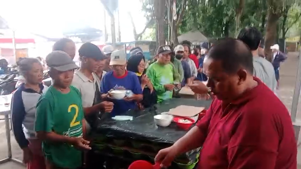 Jumat Berkah Jadi Aksi Sosial PKBM Budi Utama untuk Warga Sekitar