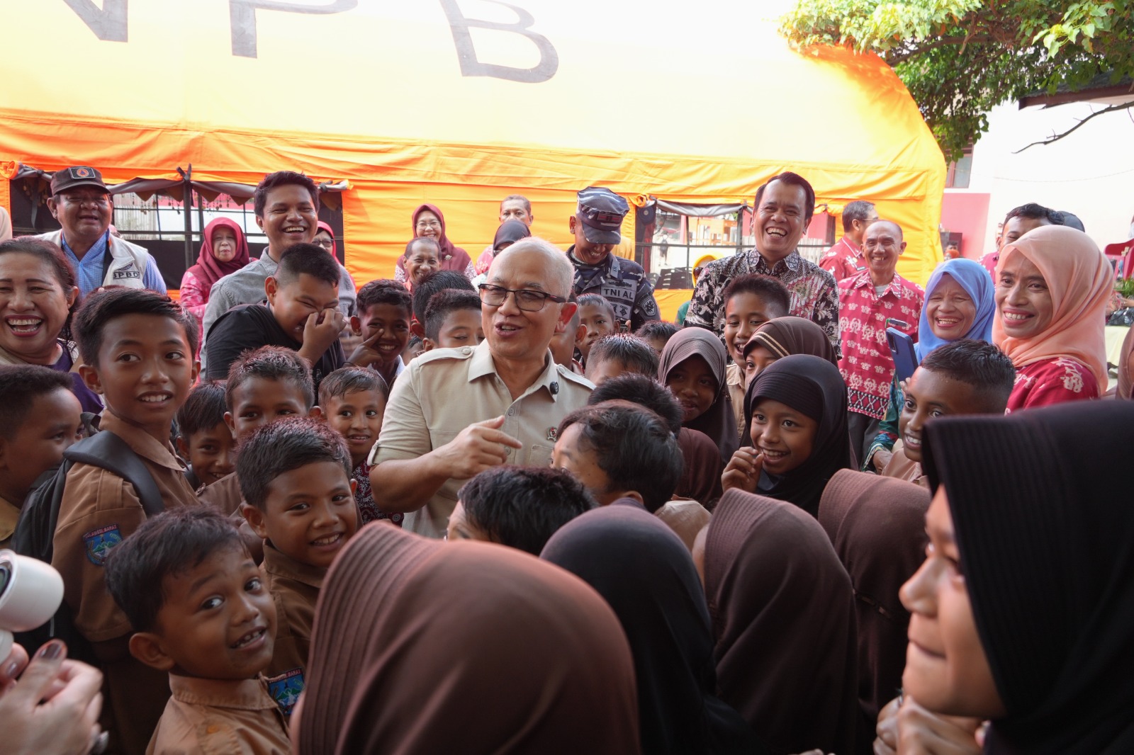 Kemendikdasmen Berikan Bantuan untuk Sekolah yang Terkena Dampak Banjir Bandang di Kabupaten Donggala, Sulawesi Tengah