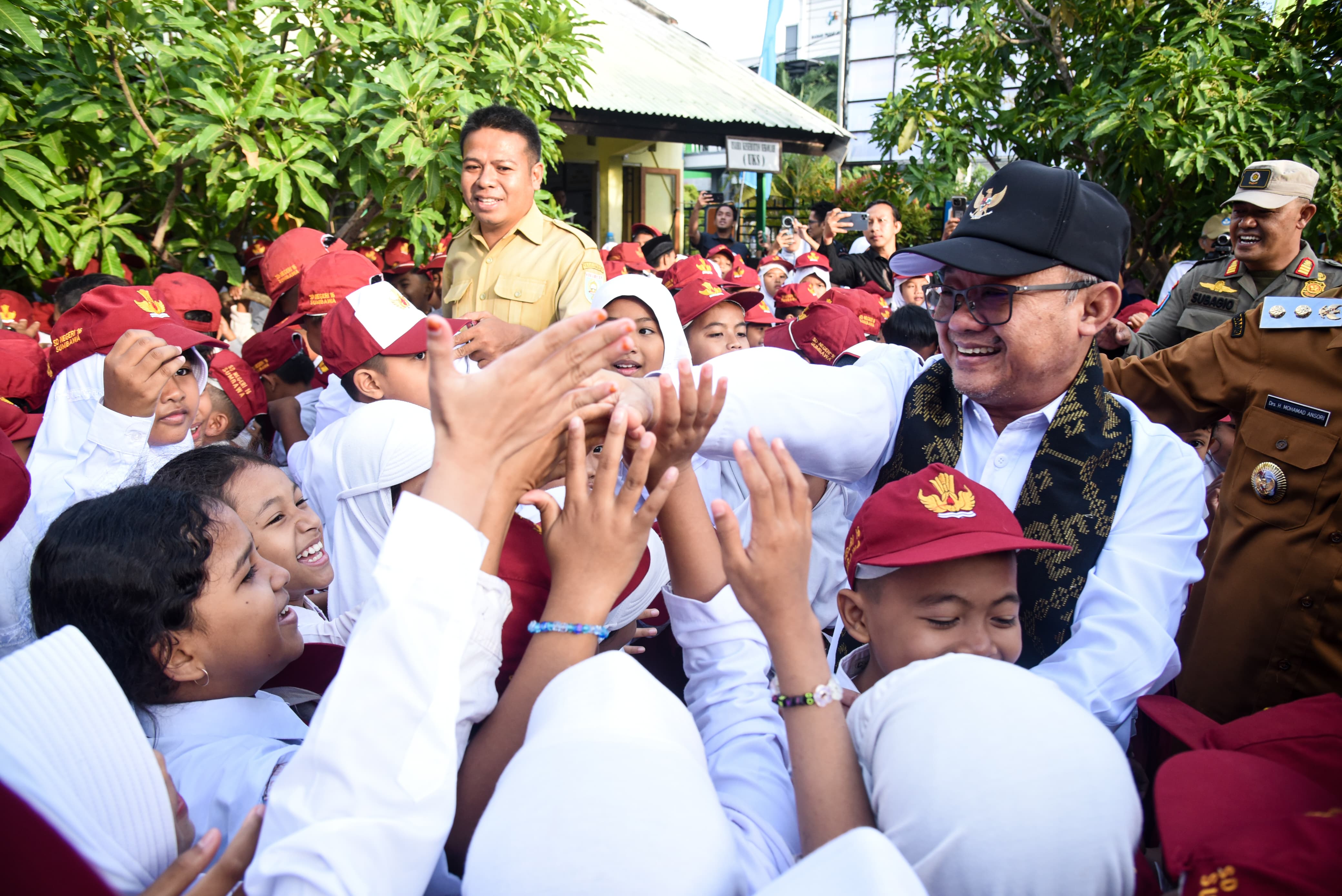 Hari Pertama MPLS: Mendikdasmen Ajak Bangun Karakter Anak Sejak Langkah Pertama di Sekolah