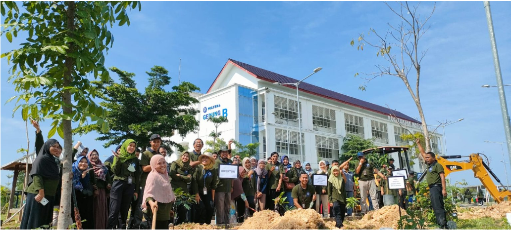 Wujudkan Lingkungan Belajar yang Nyaman dan Asri, Poltera Buat Gerakan Menanam Pohon