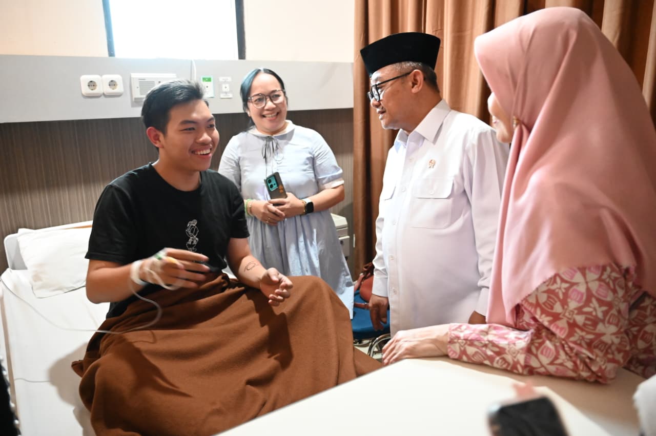 Mendikdasmen Tinjau SMKN 1 Cileungsi dan Jenguk Murid di Rumah Sakit