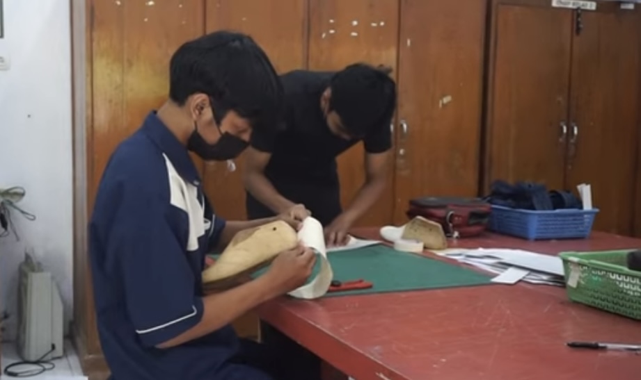 5 Materi yang Dipelajari Murid SMK Kompetensi Keahlian Kriya Kulit dan Imitasi