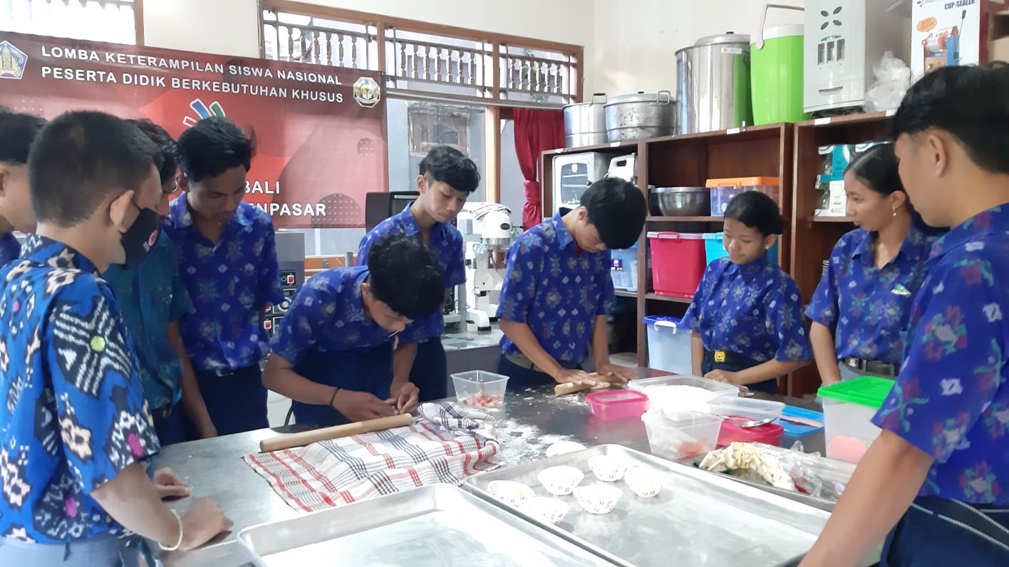 Berkat Program Vokasional dan Magang Industri, SLBN 2 Denpasar  Salurkan Alumninya Kerja di Hotel Berbintang