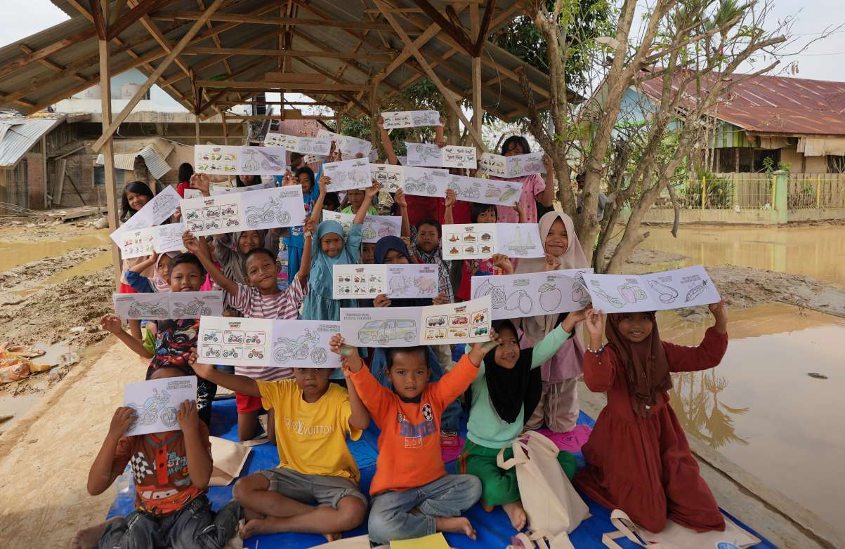 Kolaborasi dengan Komunitas, SLBN Pembina Aceh Tamiang Buka “Sekolah Darurat” untuk Murid dan Anak-Anak Pengungsi