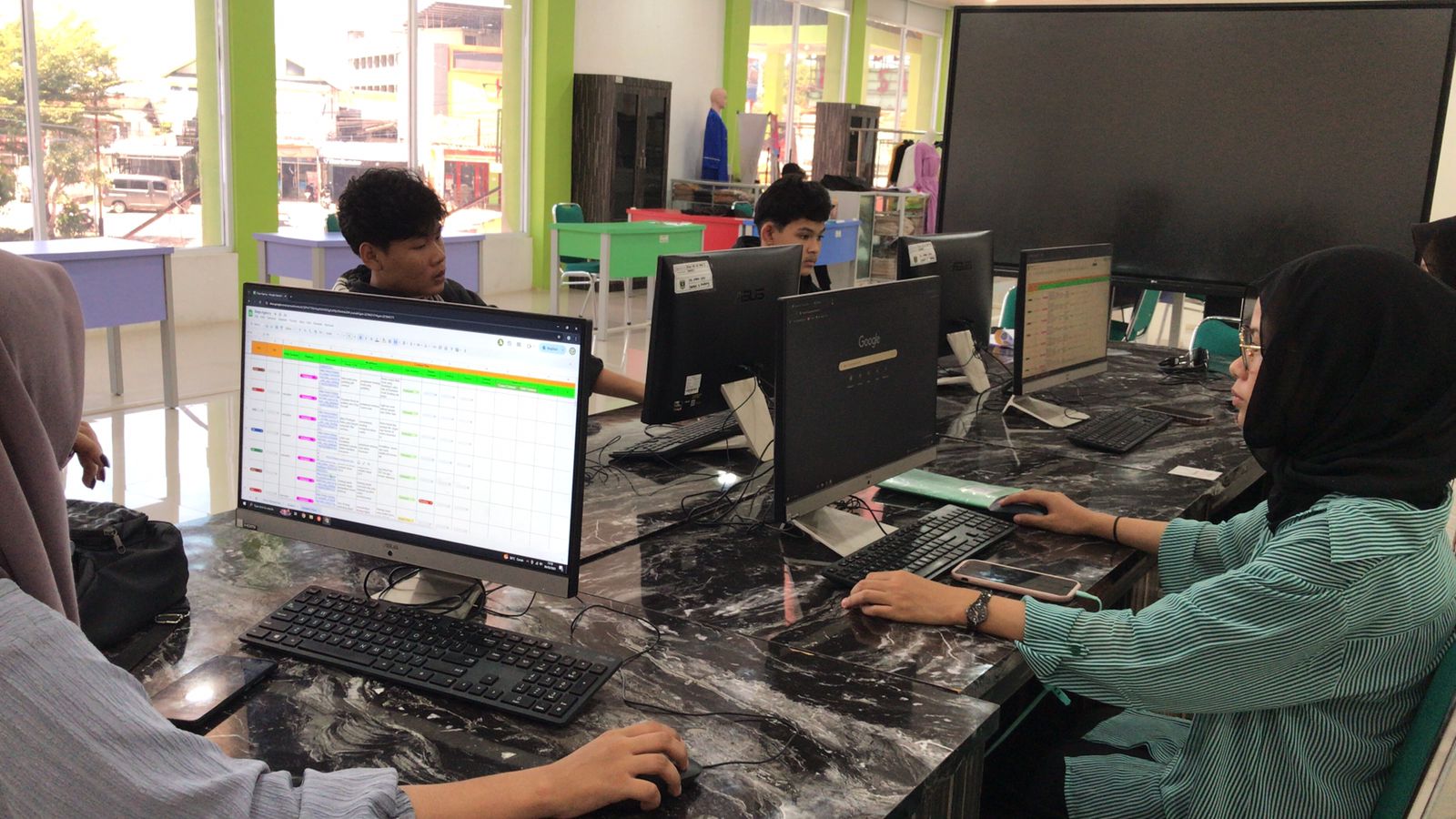 Siap Jadi Entrepreneur Muda, Ini Dia 5 Materi yang Dipelajari Siswa SMK Program Keahlian Pemasaran