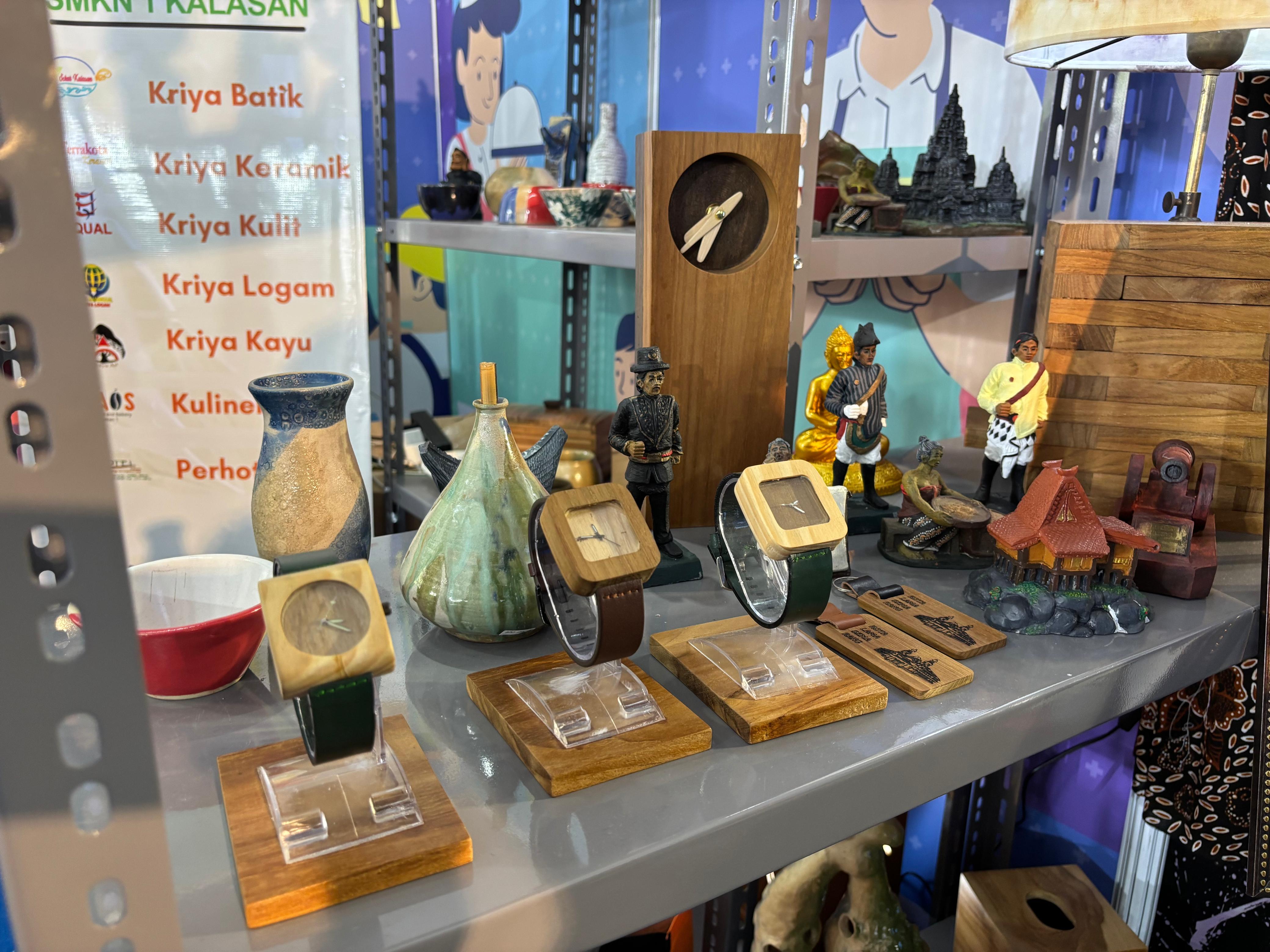 Kriya Lokal Daya Saing Nasional, Produk Kriya 2 SMK Tampil di Konsolnas Dikdasmen 2026