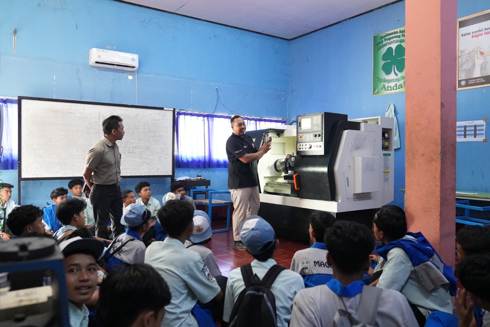 Keterbatasan Ruang Praktik Teratasi, Murid SMKN 1 Selong Siap Lebih Berprestasi