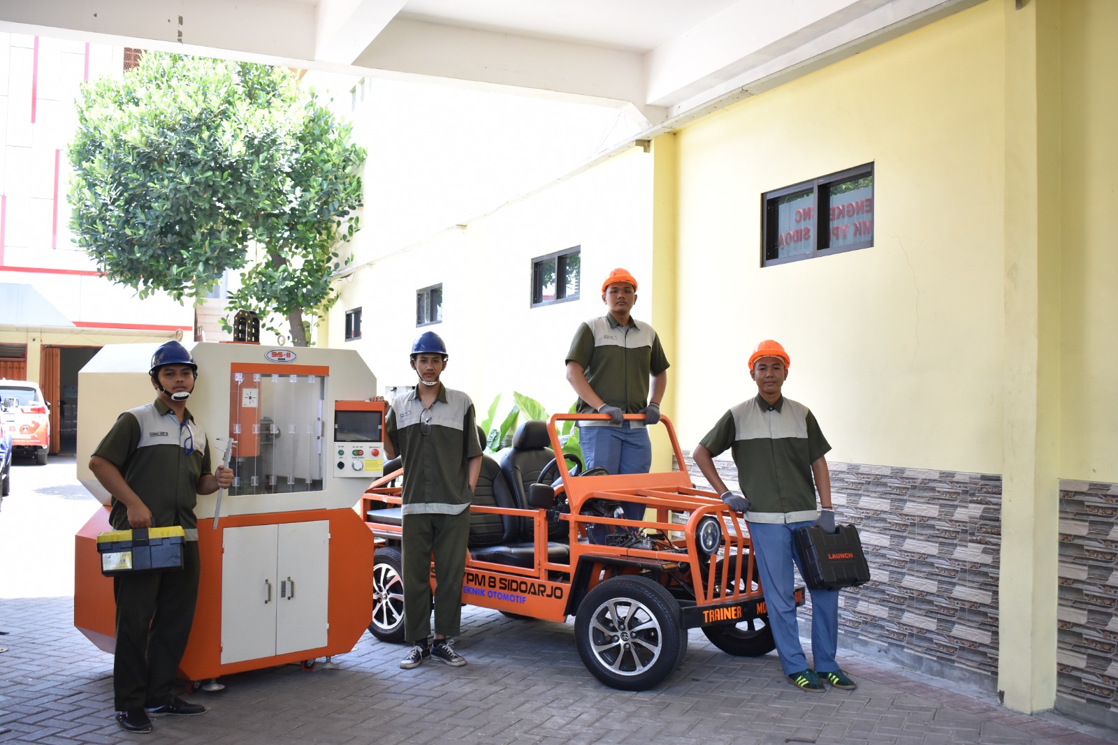 Lebih Terjangkau, SMK YPM 8 Sidoarjo Konsisten Kembangkan Produk CNC dan Mobil Trainer