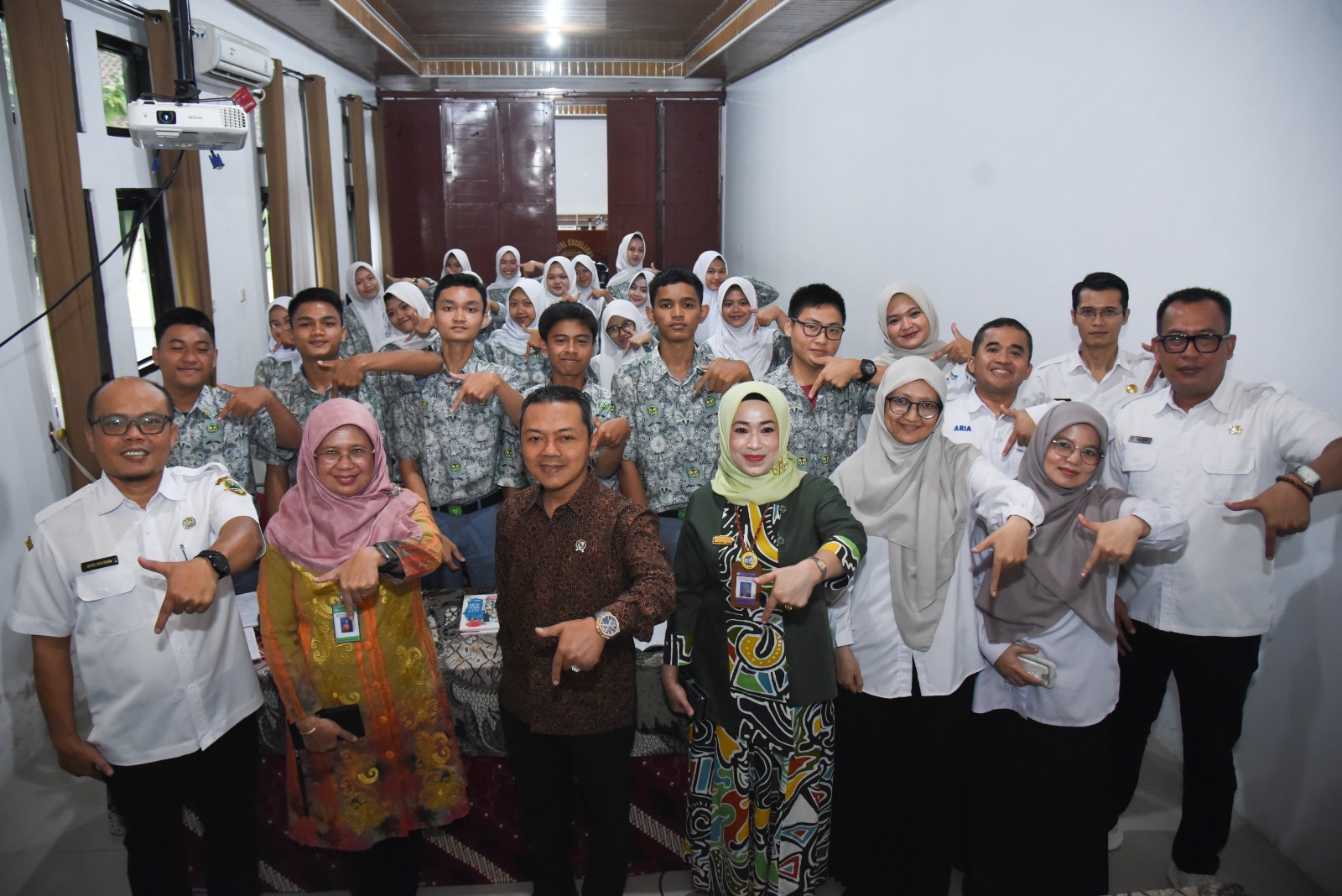 Wamendikdasmen Apresiasi Keberhasilan SMKN 1 Tasikmalaya Salurkan Lulusan Berkompetensi ke Jepang