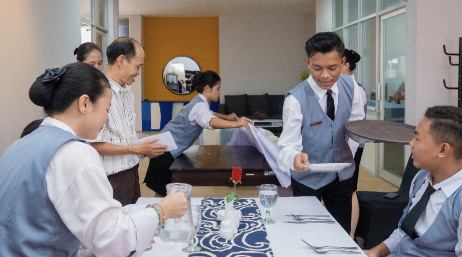 Ingin Keliling Dunia? Ini Tip Dapat Info Lowongan Kerja Kapal Pesiar