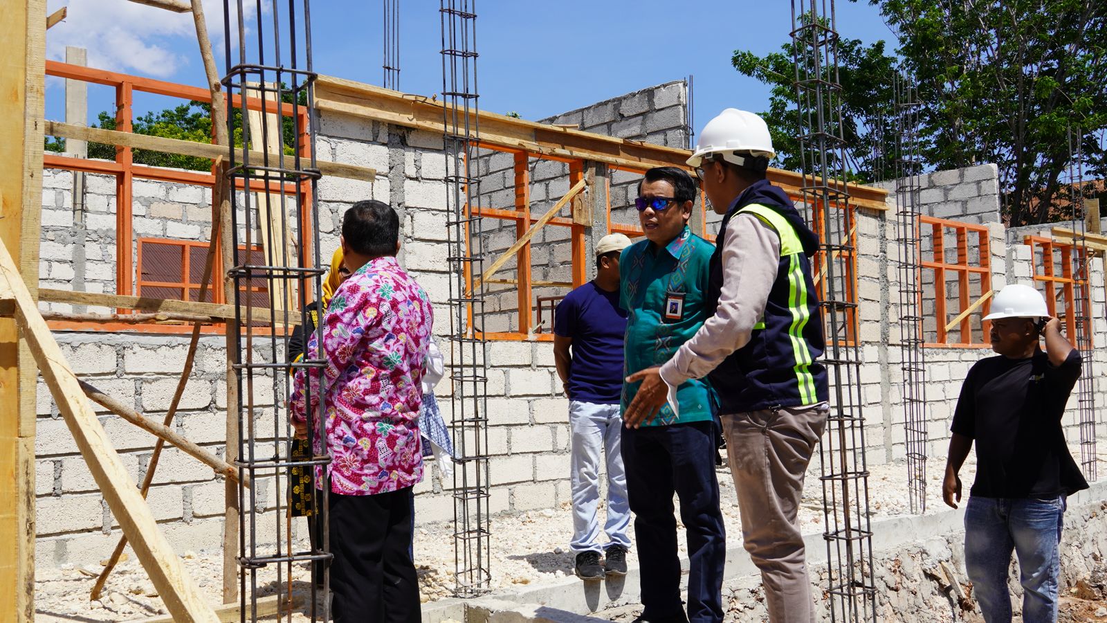 Tanggap Bencana, Direktorat PKPLK Bangun 40 Ruang Kelas Darurat di Flores Timur