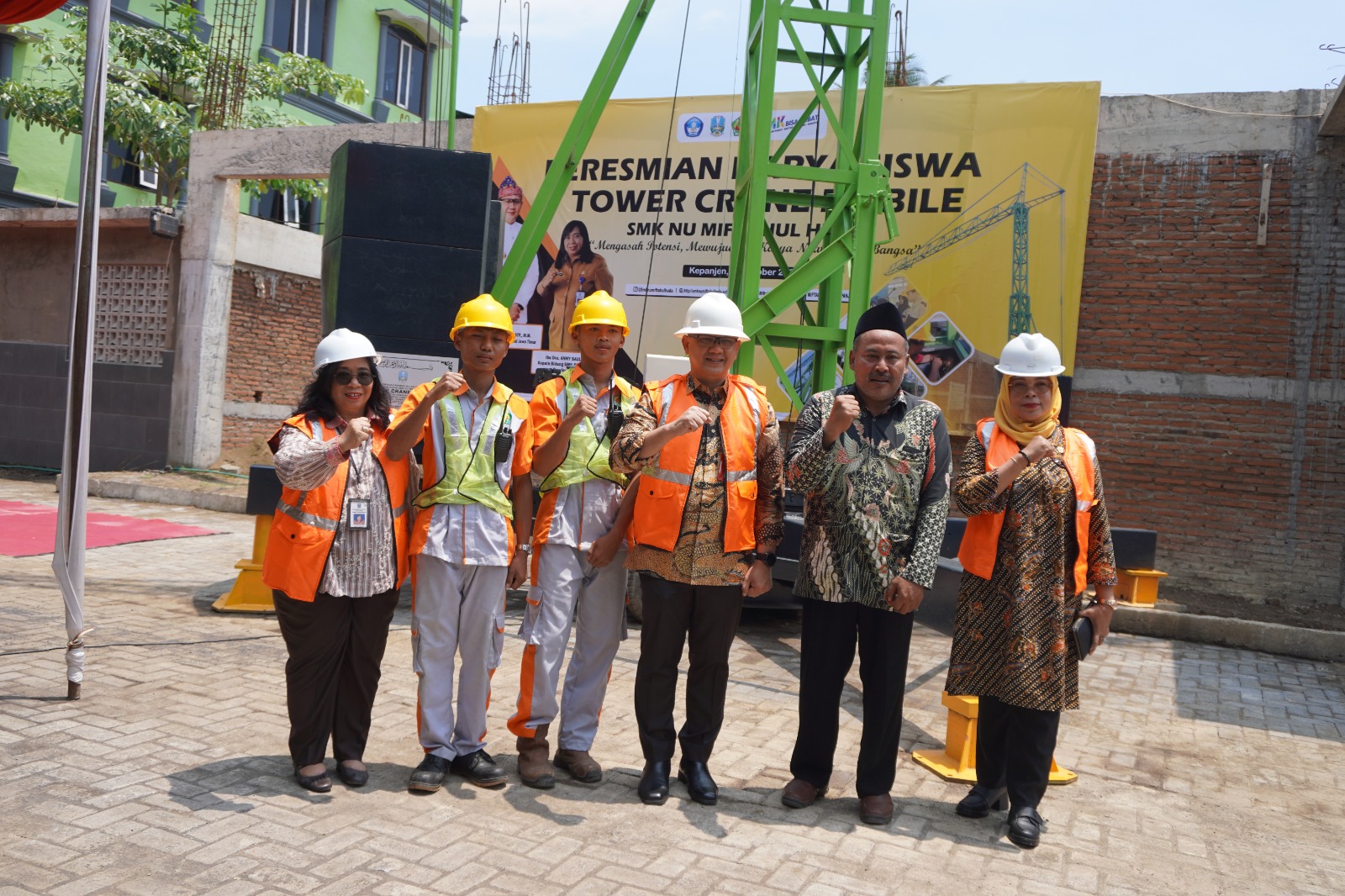 SMK NU Miftahul Huda Buat Tower Crane Mobile Permudah Pekerjaan Konstruksi